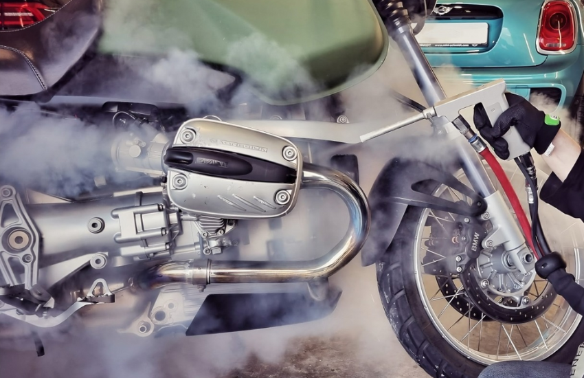 dry ice cleaning of car and motorcycle chrome